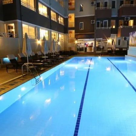 Lägenhetshotell Comet Deluxe *