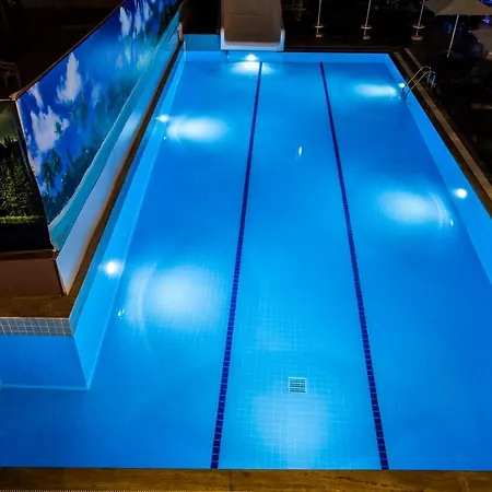 Comet Deluxe アパートホテル