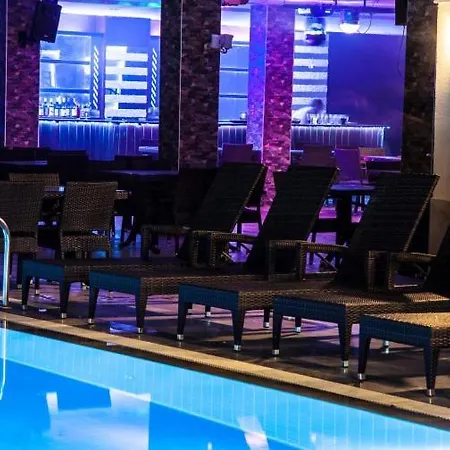 Comet Deluxe Aparthotel