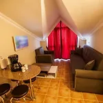 Lägenhetshotell Comet Deluxe *