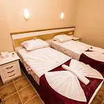 Comet Deluxe Lägenhetshotell *