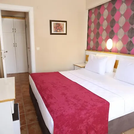 Comet Deluxe Aparthotel *