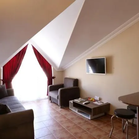 Aparthotel Comet Deluxe *